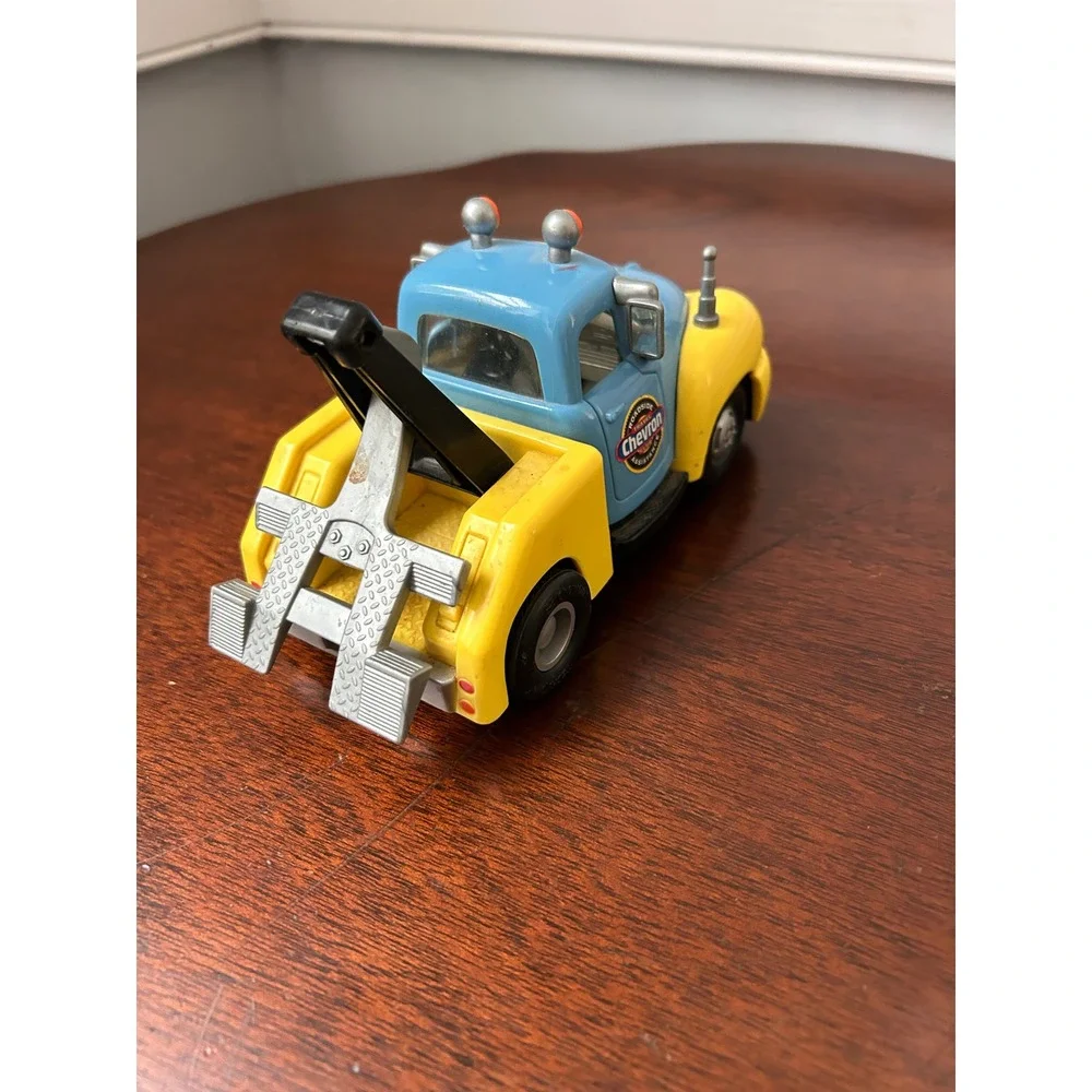 The Chevron Cars Trevor Tow Truck No 29 Blue Yellow 2001 Toy Vehicle